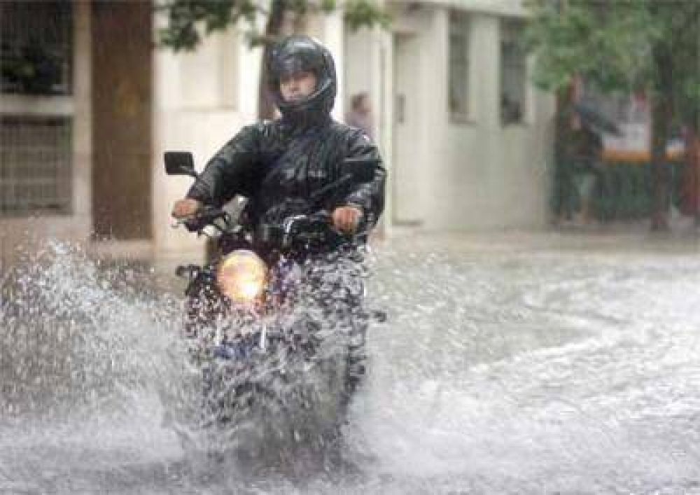 Baja el agua en Azul; a�n hay 290 evacuados en la Provincia