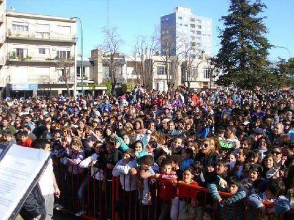 Hoy domingo movida solidaria en la Plaza de las Fuerzas Armadas