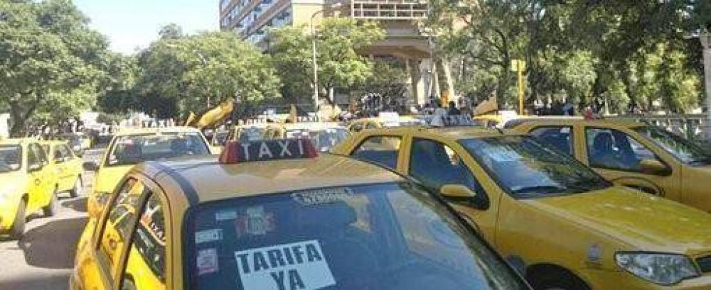 Impuesto al combustible: taxistas afirman que pedir�n suba de tarifa