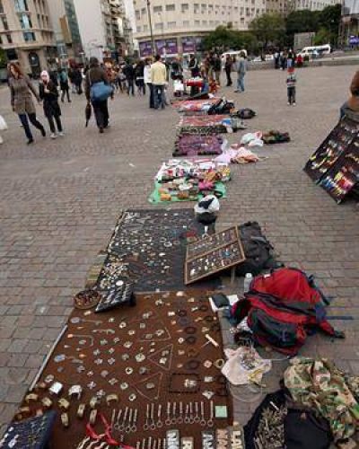 Los manteros ahora se mudaron al Obelisco