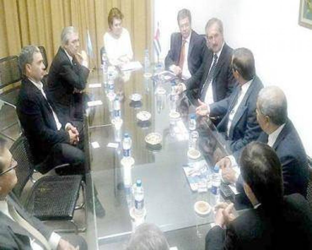 Schepens se reuni� con el embajador de Cuba