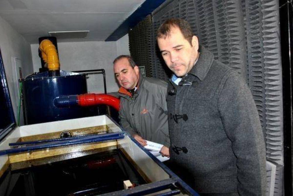 Se comenz� con la extracci�n de los l�quidos contaminantes en San Mart�n y Rivadavia 