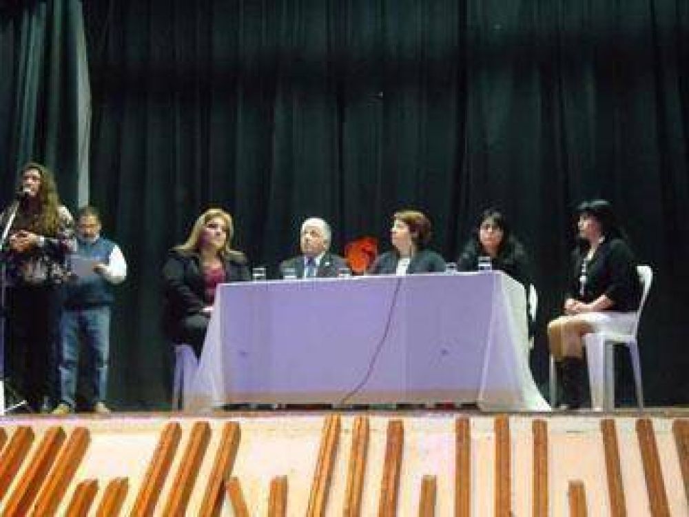 Se reabre el debate por cierre de cabarets