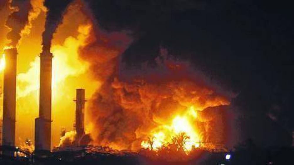 Explot� la mayor refiner�a de petr�leo y hay 39 muertos