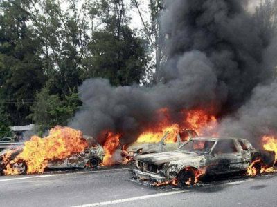 Narcos paralizan Guadalajara con cortes de v�as y quema de autos