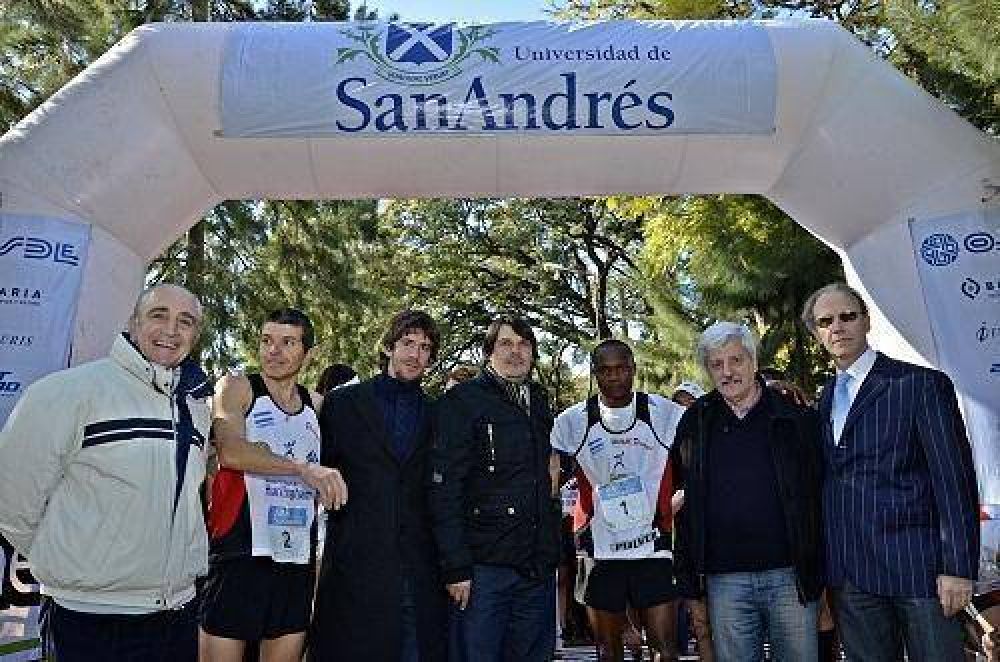 SAN FERNANDO: Unas 4 mil personas en la Marat�n Universidad de San Andr�s 2012