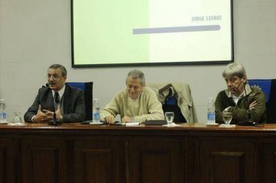 En un Auditorio colmado, el Diputado Nacional Landau disert� sobre la Reforma de la Constituci�n