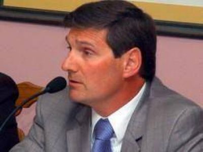 Jorge Fern�ndez pide la reelecci�n indefinida de Cristina y Scioli