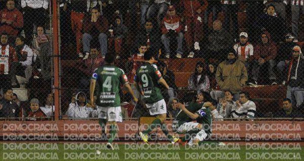 Sarmiento jug� un gran partido, super� a Instituto en C�rdoba y est� en el liderazgo