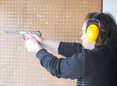 Cada vez m�s gente quiere aprender a usar armas para defenderse de los delitos