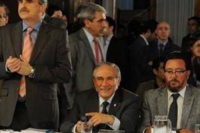  Para Barrionuevo, "la oposici�n hace campa�a por la reelecci�n de Cristina"