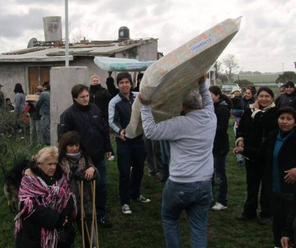 Iriart y voluntarios de CEFIL recorrieron zonas afectadas y entregaron ayuda