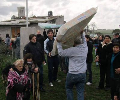 Iriart y voluntarios de CEFIL recorrieron zonas afectadas y entregaron ayuda