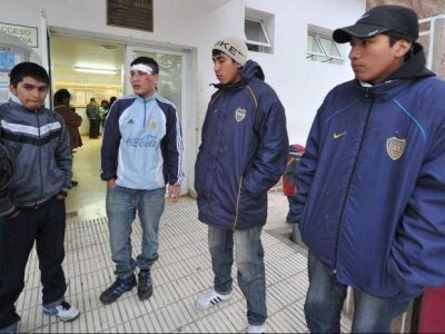 Siete j�venes denuncian a polic�as por una feroz golpiza