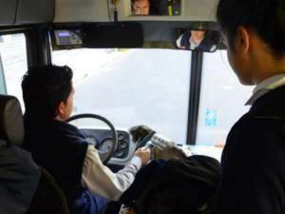 Preparan un sistema para que los usuarios de Transpuntano paguen el pasaje con tarjeta