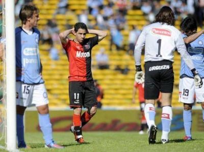 Newell's se olvid� de jugar y apenas empat� sin goles con Belgrano en C�rdoba