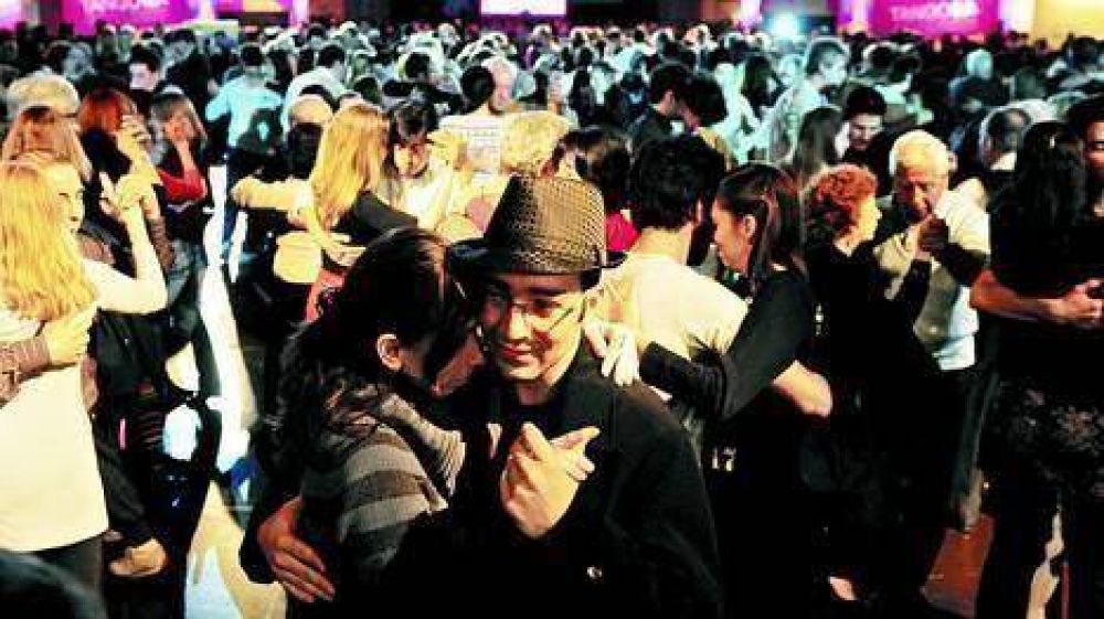 Una gran milonga como aperitivo de las finales del Mundial de Tango