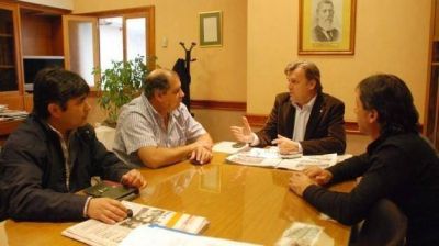 P�rez Cat�n se reuni� con dirigentes de UPCN