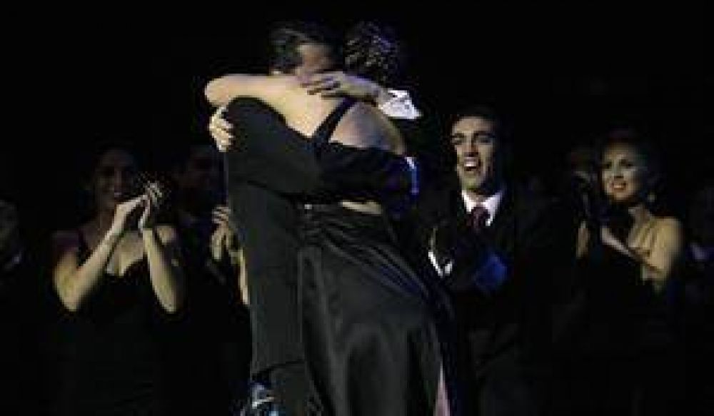 Paola y Facundo, los nuevos reyes del Tango Sal�n