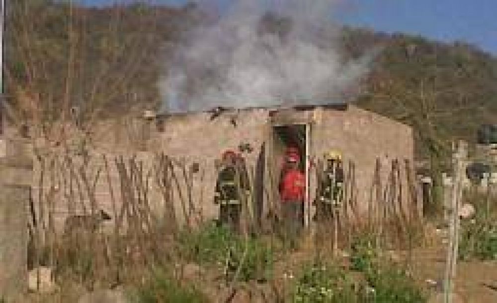 Capital. Un hombre se pele� con su novia y le incendi� la casa