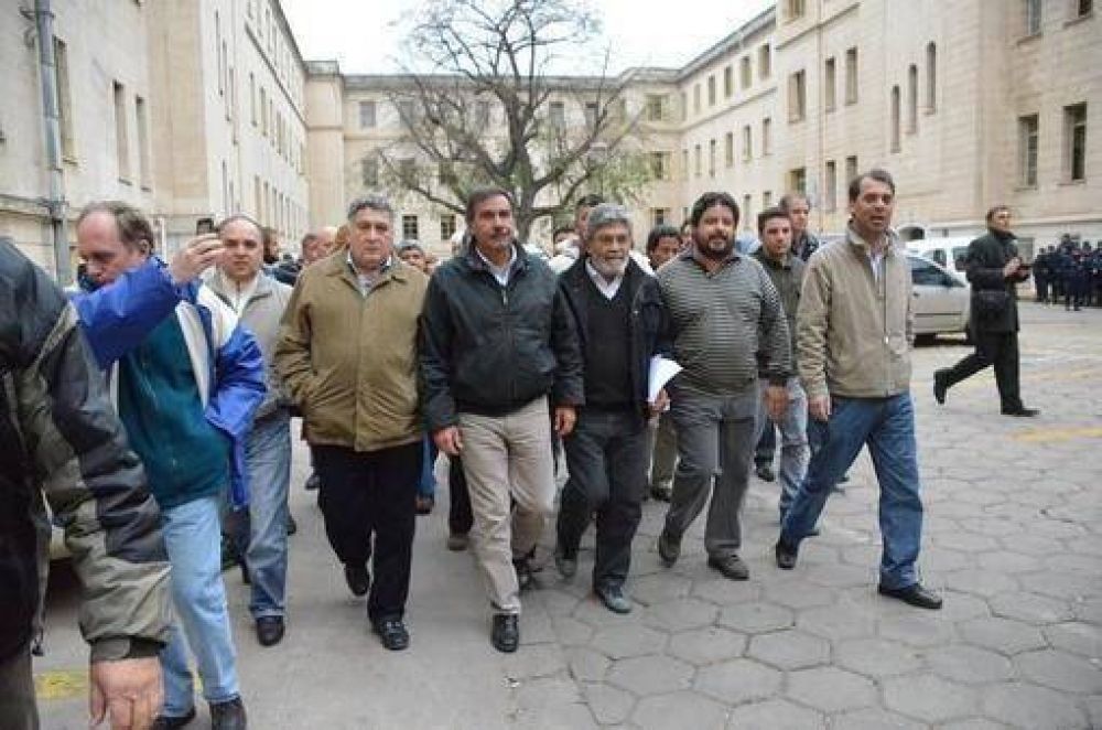 Gremios estatales se re�nen para definir el plan de lucha