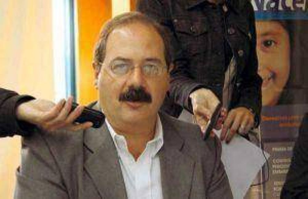 La interna en el gobierno provincial, dejar�a afuera de Salud al ministro Norberto Delfino