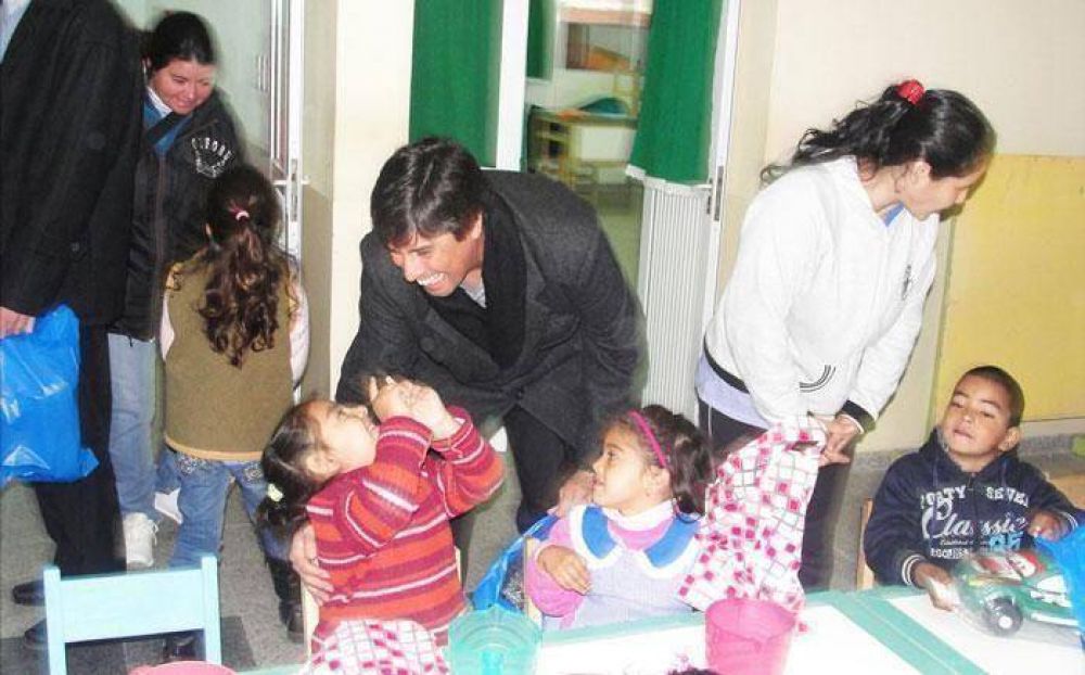 El CPCEF agasaj� a los ni�os del Jard�n N� 3 del barrio Juan Domingo Per�n