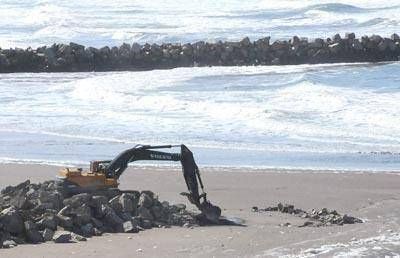 Vecinos del sur denuncian atrasos en obras prometidas para la defensa costera