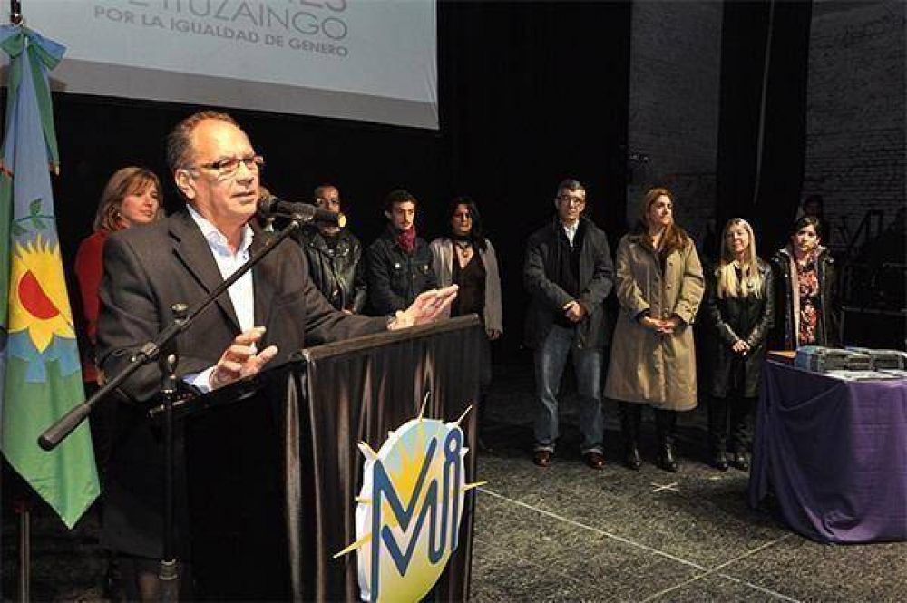Cooperativistas presentaron sus cortos en el Cine Gran Ituzaing�