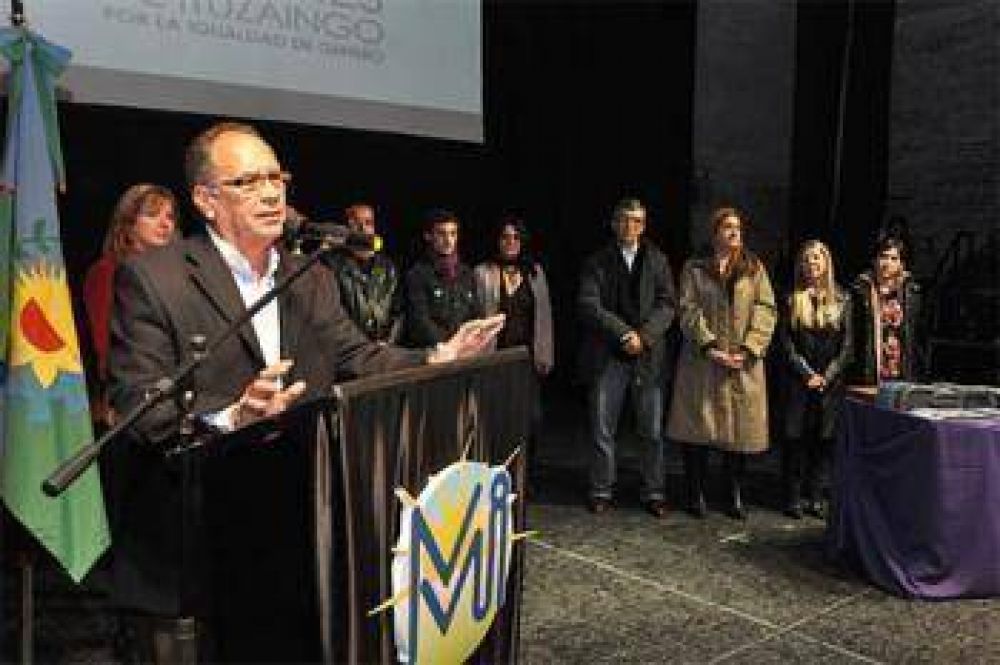 Los cooperativistas presentaron sus cortos en el Cine Gran Ituzaing�