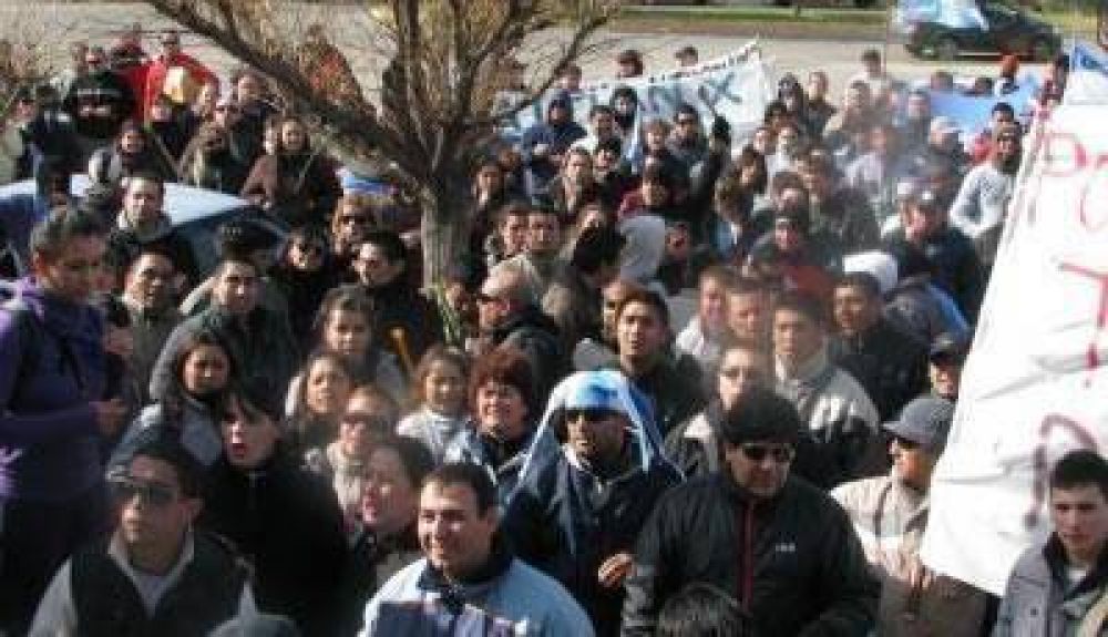 Los polic�as profundizaron la protesta y exigen se recibidos por Buzzi