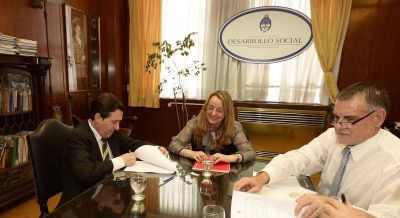 Para reforzar el Argentina Trabaja, Alicia Kirchner recibi� a intendentes de la regi�n
