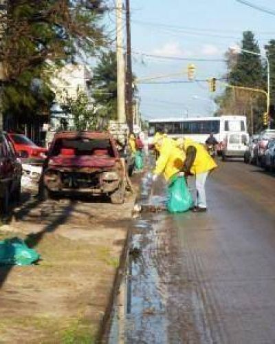 Operativo De Limpieza En Avenida De Malvinas Argentinas
