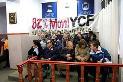 Autoconvocados de YCF-YCRT insisten con el reclamo por el 82% m�vil