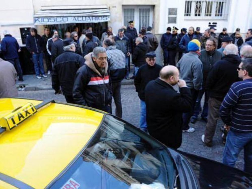 Tensiones entre los taxistas, pese aque el Concejo aumentar� la tarifa