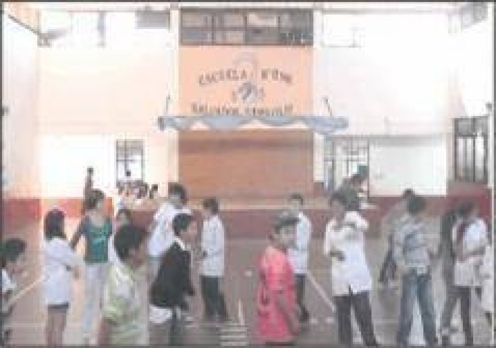 M�s de 300 alumnos participan en el proyecto �Todos pueden aprender� en la Escuela N� 298