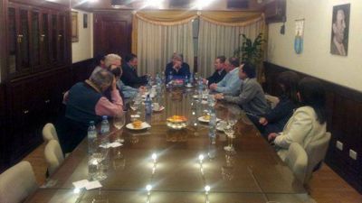 Dirigentes entrerrianos eval�an conformar una lista junto a Moyano	