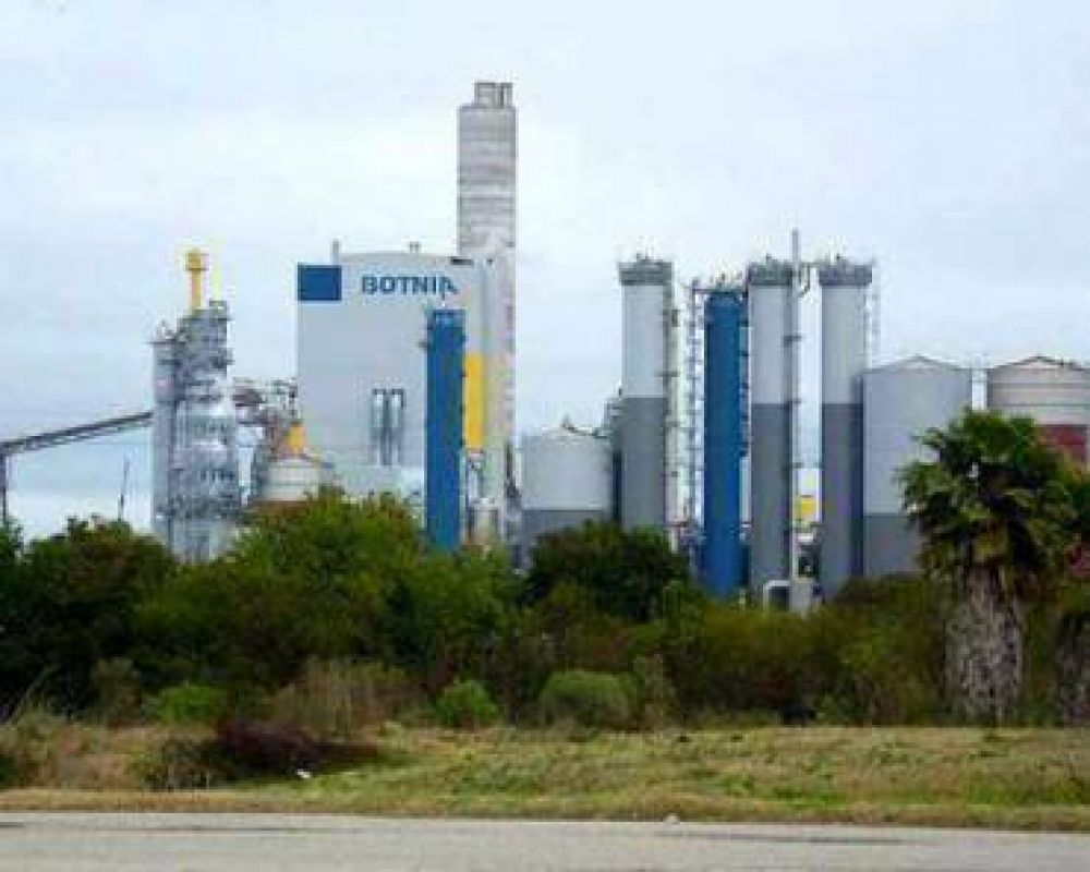 Botnia: podr�a suspenderse el control de muestras del agua del r�o