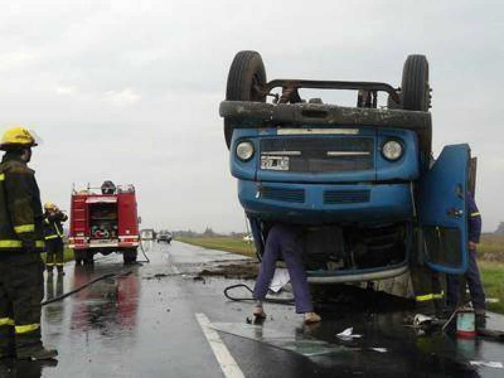 Ya es de todos los d�as: Otro cami�n  volc� tras despistarse en la ruta 188