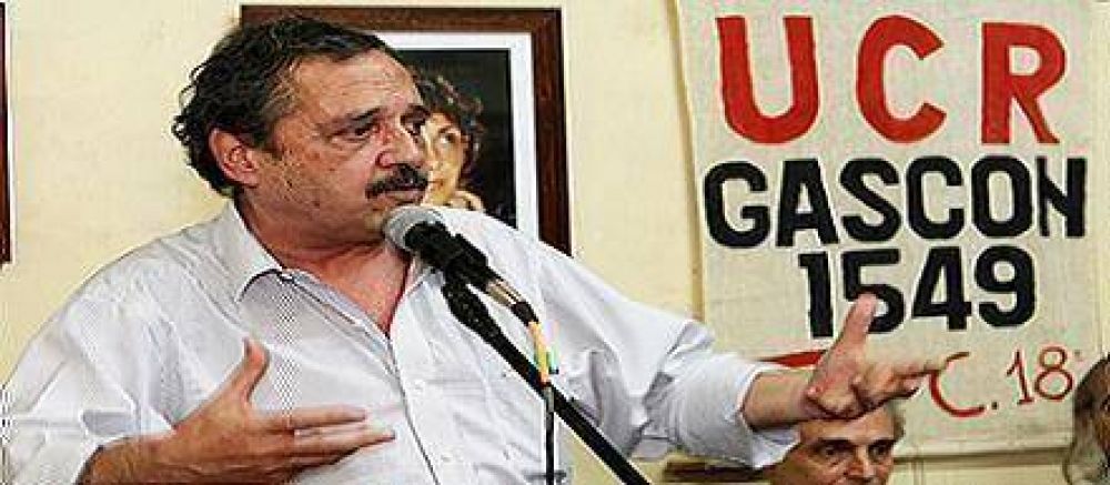Alfons�n se aleja del PRO y sue�a un acuerdo con el socialismo para 2015