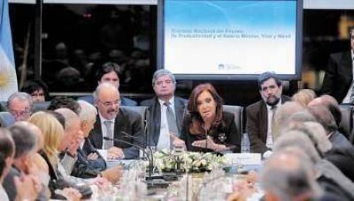 Suben 25% y en dos tramos el salario m�nimo: llegar� a $ 2875 en febrero