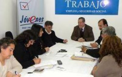Califican a la paritaria docente de �sectaria, oscura e ilegal�