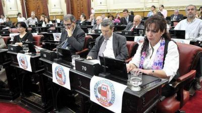 Aprueban la tasa, a pesar del paro petrolero y del rechazo opositor
