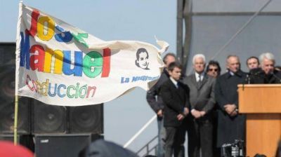 Un acto con clima y gestos de campa�a electoral