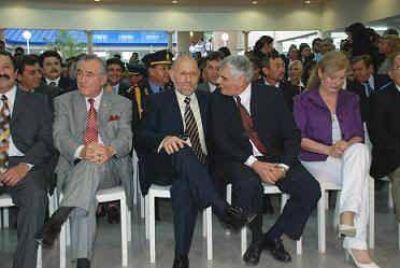 El gobernador convoco a construir la comunidad organizada frente a la crisis.