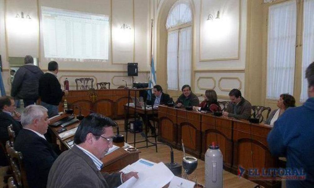 Larrea pas� por el recinto sin conformar a la oposici�n