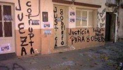 Escraches: allanaron oficinas de la acusada de instigar a la violencia