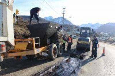 El municipio comenz� los trabajos de bacheo tras las intensas nevadas