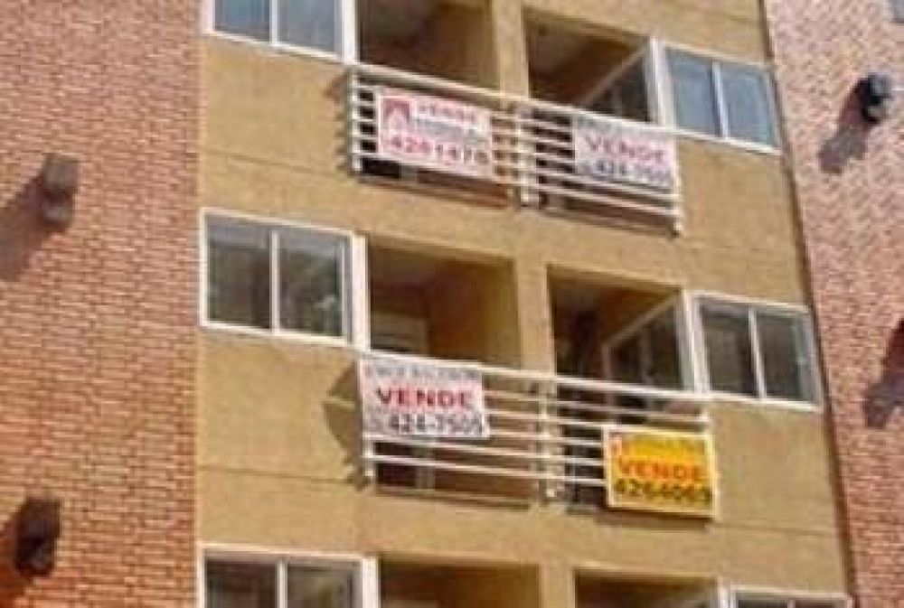 Las inmobiliarias intentan vender propiedades en pesos