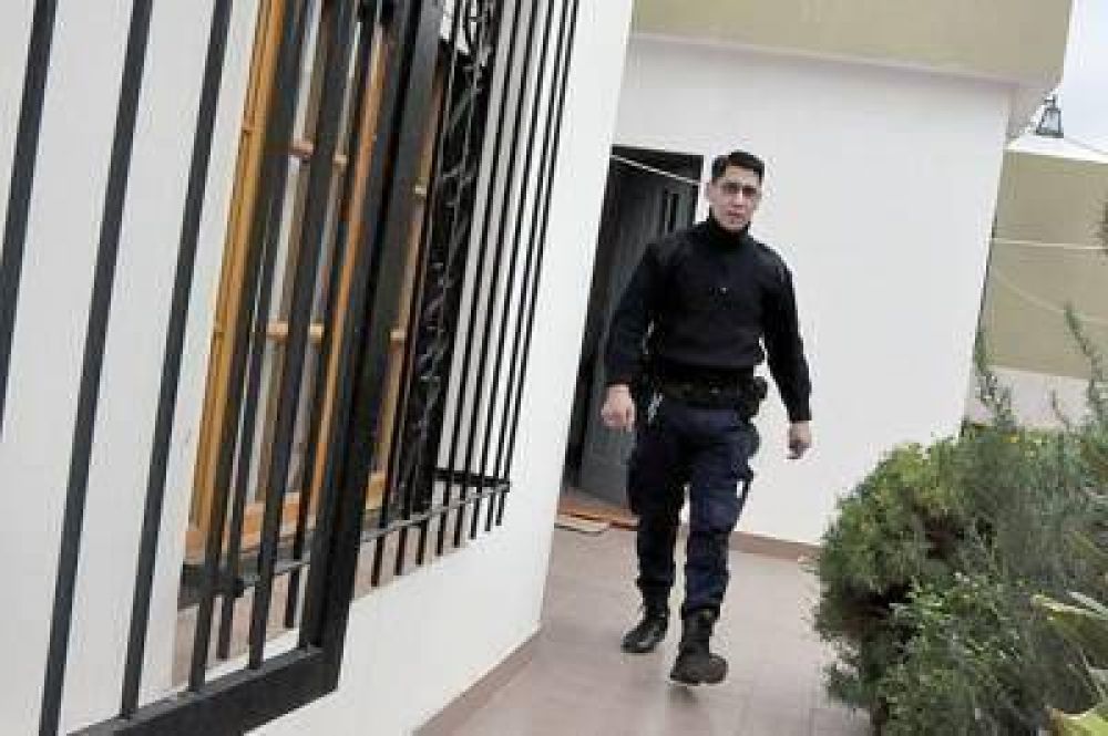 Tres delincuentes se alzaron con $ 25.000 y joyas